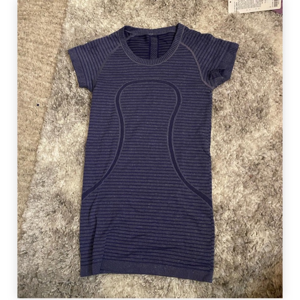 Rare Lululemon short sleeve Swiftly Tech! Size 2!